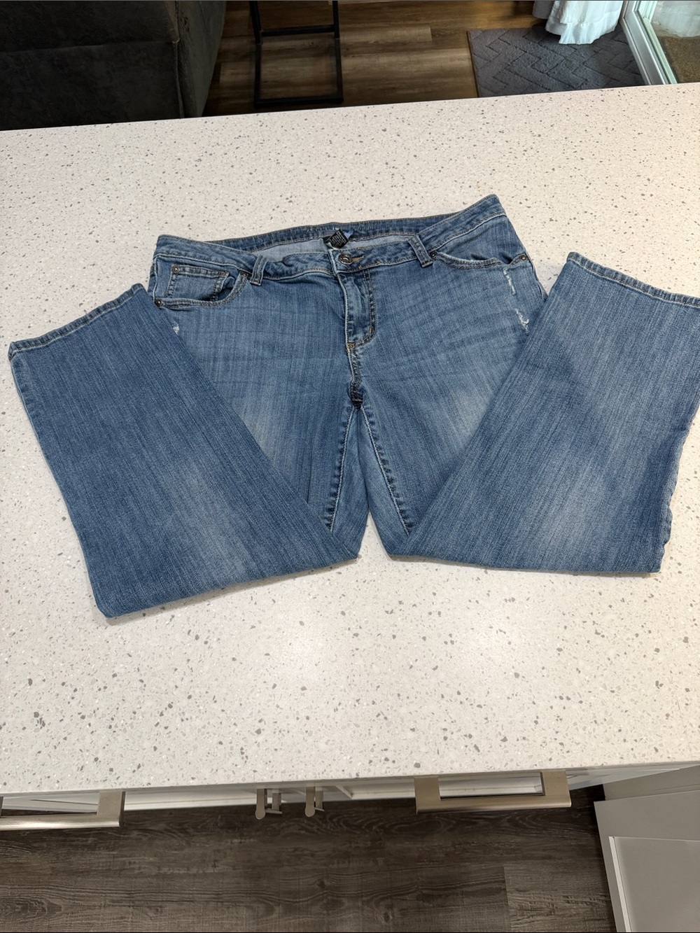 Apt. 9 Women's Light Blue Straight Leg Jeans
